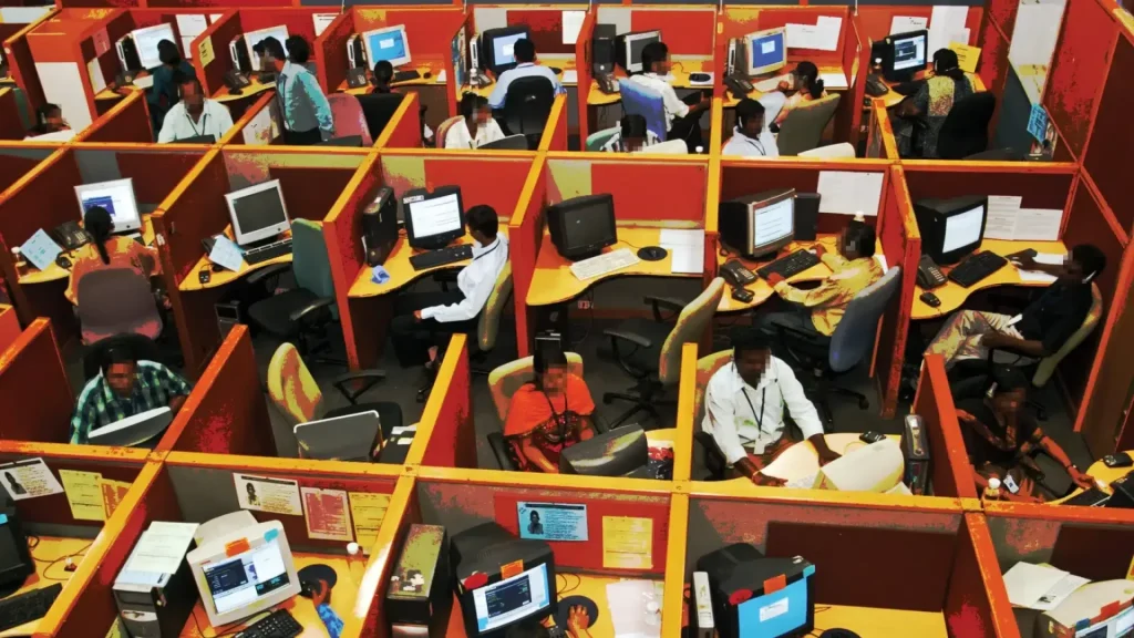 PTA Warns Pakistanis About Online Scams Targeting Money and Personal Data
